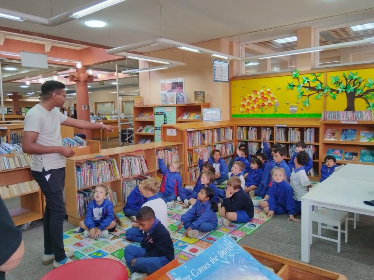 Grade 1s visit Pinelands Library