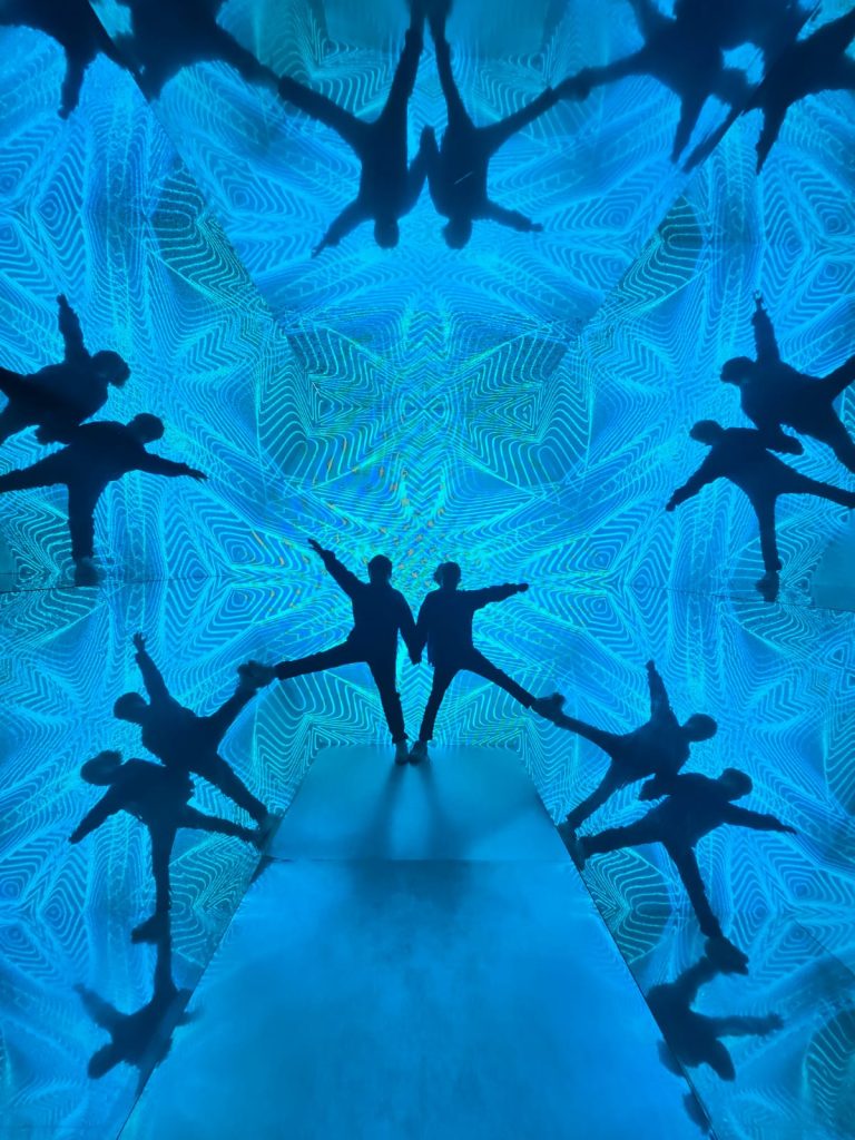 Grade 3s visit Museum of Illusions